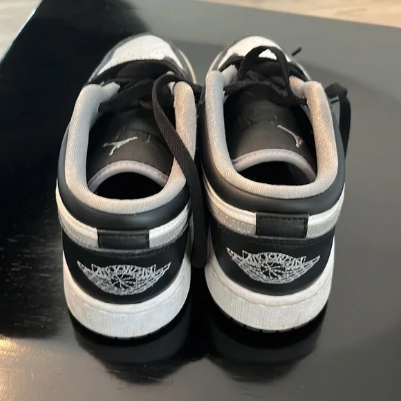 Barely worn size 6 kids air Jordan low top sneakers